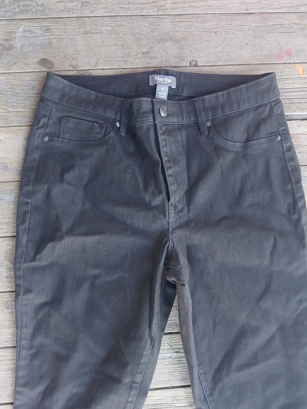 EUC Martha Stewart Coated Black Skinny Jeans Size 12